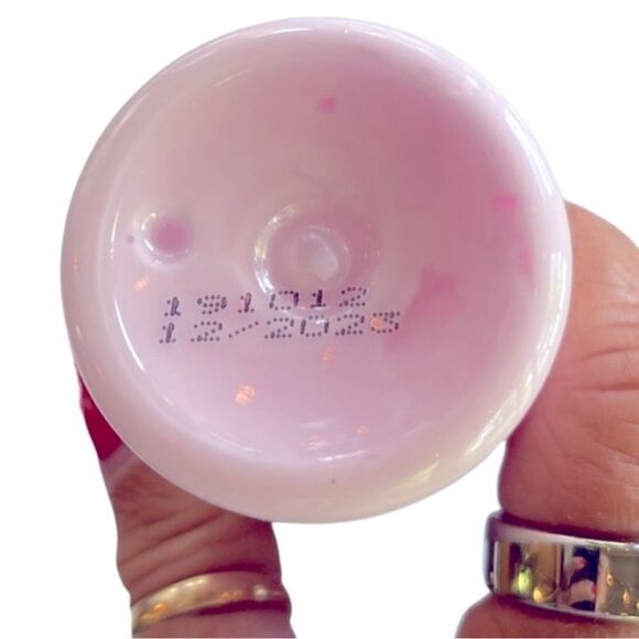 Kueshi Strawberry Body Milk Body Emulsion Lotion - Picture 3 of 3